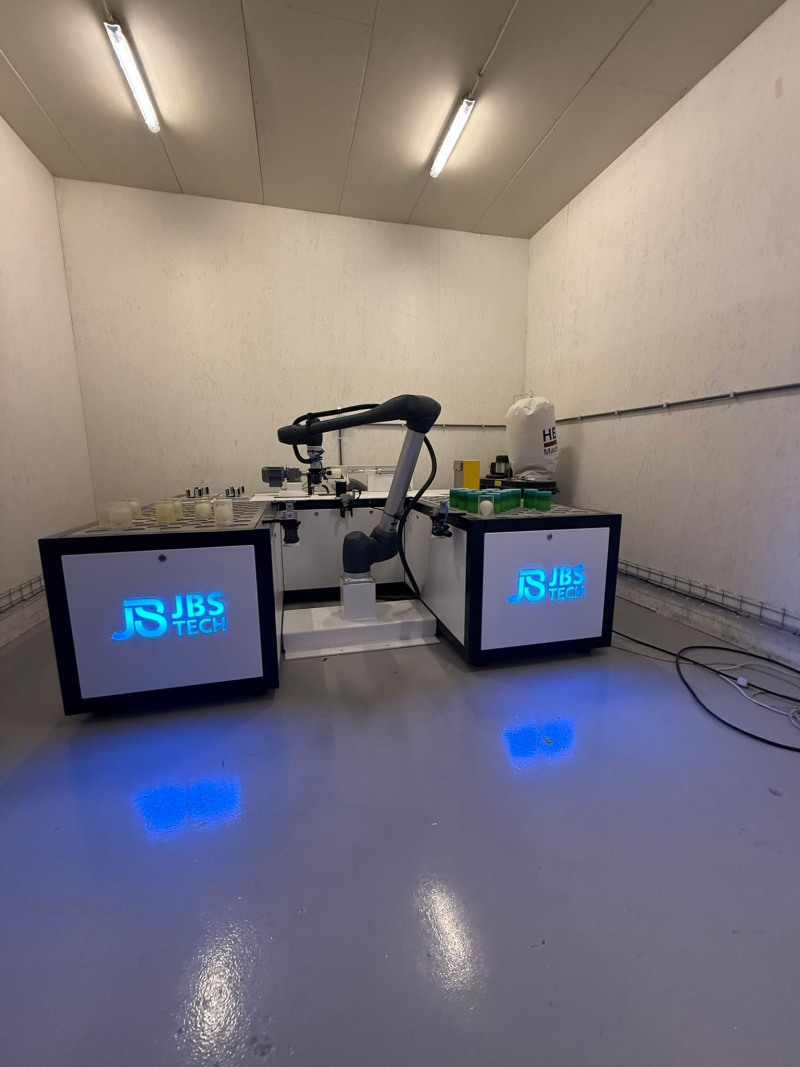 JBS Tech cobot for polishing and sanding